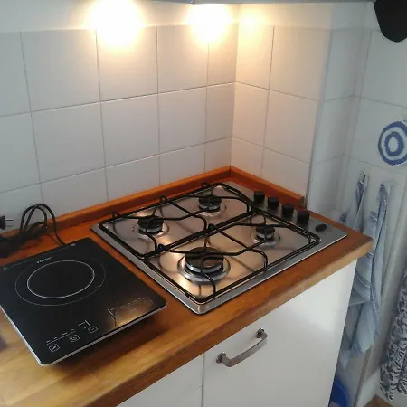 아파트 Maestral 반졸레